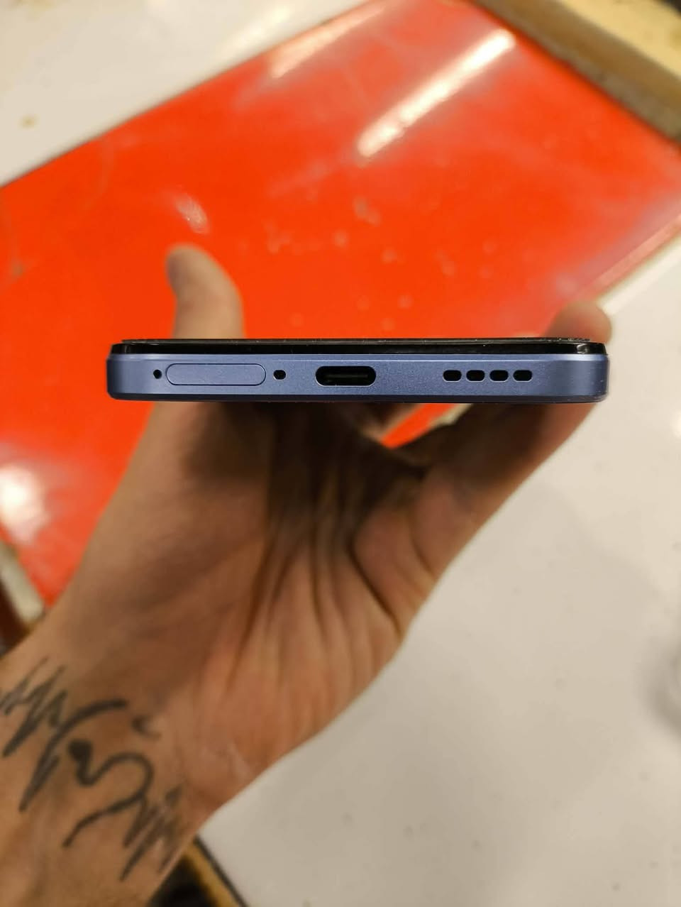 السلام عليكم اس 85 البارحه اشتريته بالكرتون البيت ما رادوه للبيع بطاريه 7000. 256 جيجا  ***********
