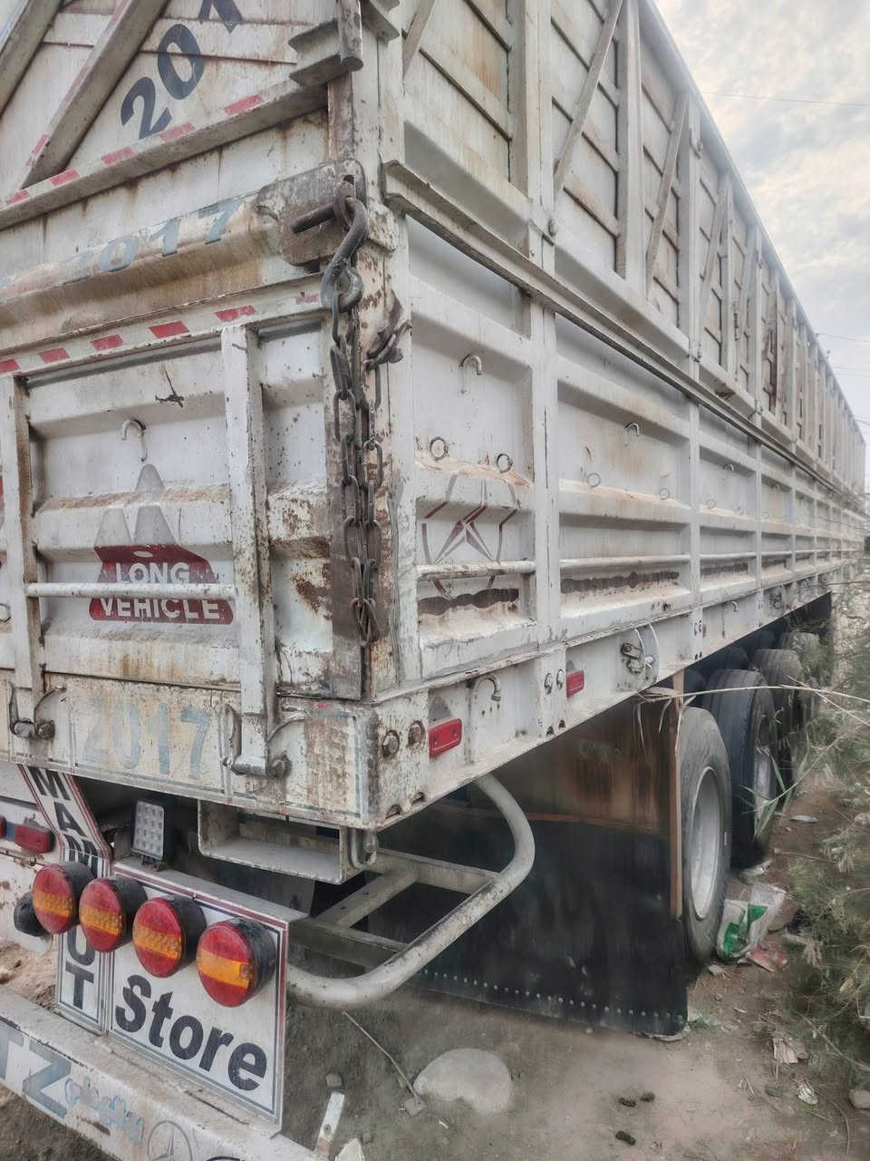 سلام عليكم عربانه البيع ربع محاور طول 13تخم تاير ***********
