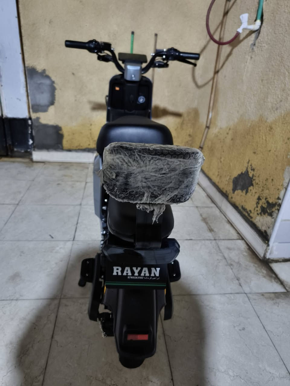 السلام عليكم دراجة شحن للبيع
فول مواصفات نوعه ريان ما موجوده بل سوق نوع مرغوب  
مواصفاته تجي ٥بطاريات كبار 
دبلات أمامي خلفي  مقعد طبي تجي سرعته ٩٩ والحقيقي ٨٥بحيث من تفر الملف يضل يدوي من السرعة سريعة بشكل  تجي 3نمر تجي كلوبات خلفي أمامي والامامي عالي ناصي دبل اشاره  أشاره يمنه يسره  نظام بك ترجع للخلف هورن و البلوتوث  دسكات عمبار دهن تجي استانين وتجي وياه سله و حماية للشاشة شايله أنا وكفات و شاحنه استان تعليك النقال و شاحن مالت نقال  ومرايات بحيث كامل مواصفات و جيس الكشن موجود  وصله موجود صارله ٤٠يوم عندي التواصل على الواتساب السعر ٥٧٥  وبيها مجال قليل جداً للتواصل واتساب ***********
