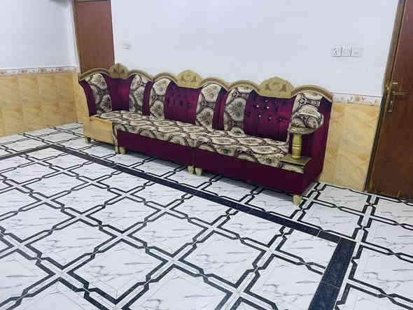 ديوان خشب عراقي نظيف سبع امتار ونص.. الاسفنج جيد القماش نظيف.. متانه وقوه ((السعر 300 )) بي مجال قليل  العنوان العمارة نهاوند ***********
