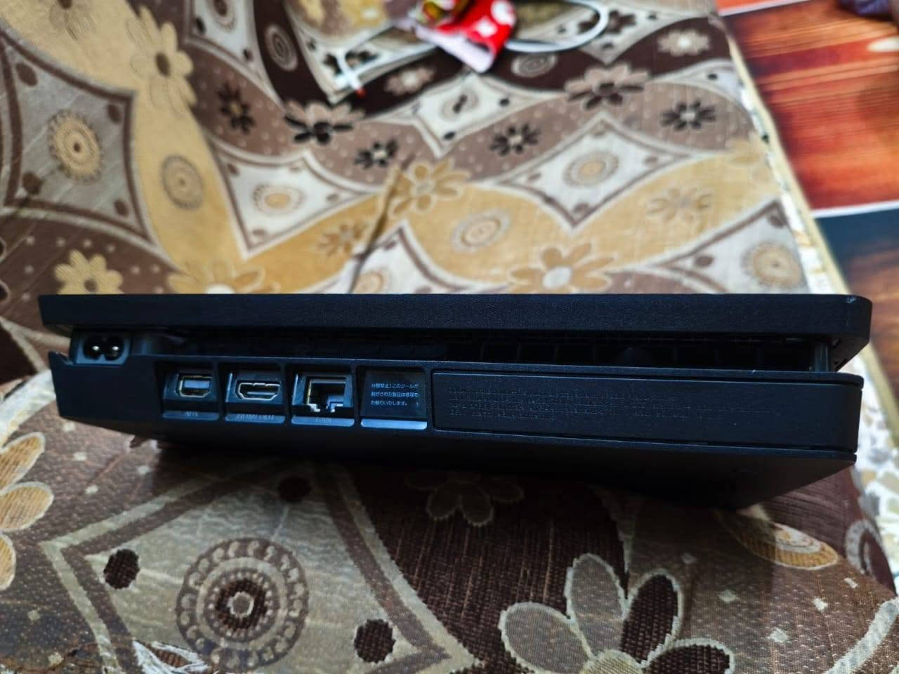 سلام عليكم بلي فور سلم مهكر ذاكرة 500g ملحقاته كيبل HD وكيبل التشغيل جويستك وحده الجهاز نضيف سعر 330بي مجال قليل جدا   متواجد وات ساب مكلف بالنشر الاتصال ع الرقم الموجود 👈***********
