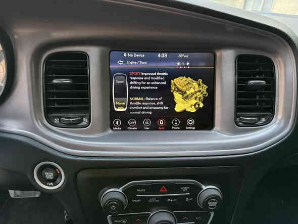 جارجر بلاك توب SXT سوبر تراك موديل 23 لاصدار الاخير فول موصفات و لون مميز احمر طماطه 
بدون اي صبغ 
ضرر مالته حافه بنيد فقط و مبدل ابلادي نفس لون مطابق و باقي سياره مكفول 
سياره موجوده ب بغداد حي لاعلام كامله مكمله من كلشي باقي بس ع رقم 
ماشيه 22 الف شرط تراي مال زيرو 
موصفات 
بصمه و تشغيل عن بعد 
سلايد روف 
حساس خلفي 
شاشه كبيره 
كشن كهرباء 
فور ويل 
كامره ع بغ 
تحكم ستيرن 
محرك 3.600 سته سلندر 
رقمي ***********
