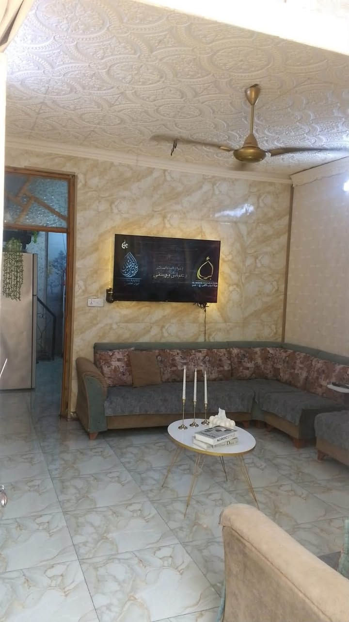 السلام عليكم  عقارات الفهد  قرب ثانويه يافا
الاستفسار  الاتصال 
***********
***********
احبتي  متوفر لدينا  دار للبيع مساحه٥٠متر 
٤٥واقع حال  واجه٤ وربع  في ١١ 
يحتوي كراج +استقبال+حولي+خدمات
+منور
الطابق العلوي  غرفه نوم +خدمات  وحولي
الطابق الثالث بيتونه
