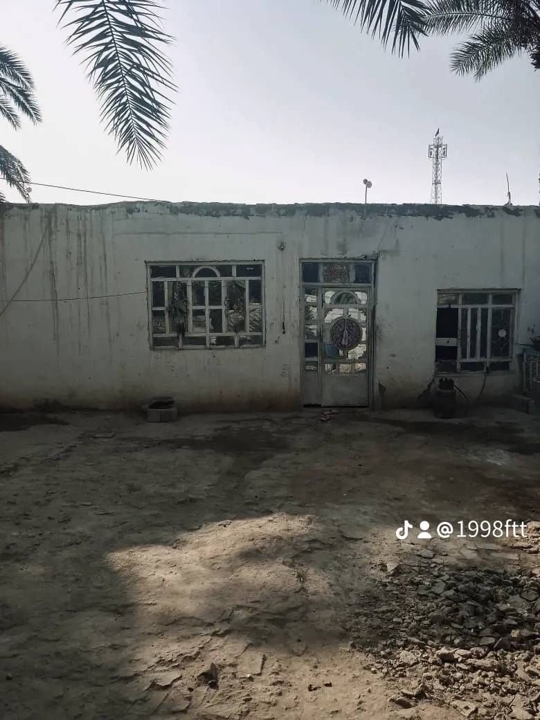 السلام عليكم بيت للبيع الحمزه الشرقي في منطقه السدير على طريق السياحي قريبه من الشارع على طريق السياحي يتكون من اربع غرف و30 نخله السعر ب 50 مليون‏‪***********‬‏
