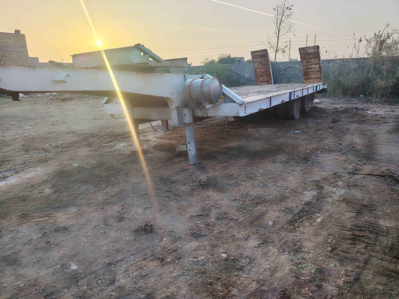 لودر طول ٨وربع وعرض ٣و١٠ سعر 60ورقه تخم تاير ١٧عنوان عماره ***********    ***********
