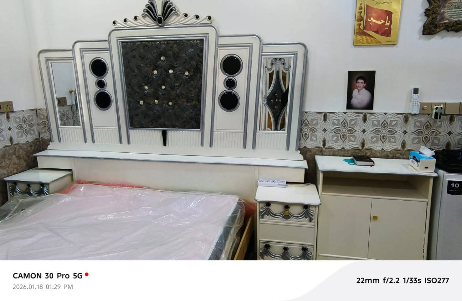 السلام عليكم
غرفه صاج 
عراقيه بس شغل تركي ضخمه جديده مع دوشك بالجيس
سبب البيع المكان زغير 
السعر مليون ونص وبيها مجال
والشراي يتصل ويدلل 
العنوان القادسيه
***********
