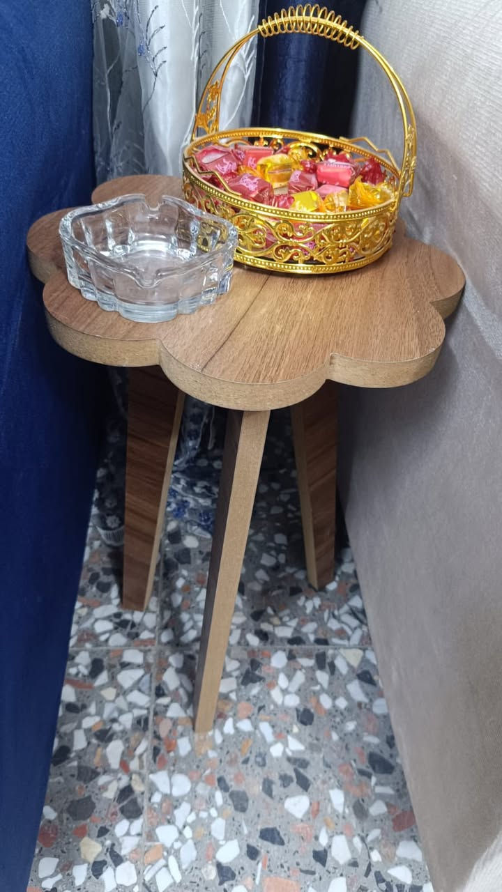 السلام عليكم غراض للبيع تخم 10 مقاعد مع طبله وسطيه وكوشات وبردات 5 قطعو وثنين تول مبرده جنرال طلبلات ميز مكتبي 
التخم سعره 300 قفل شغل معمل
البردات سعرها 100 قفل جديده كلش ساده
مبرده سعرها 150 قفل جديده كلش
الطبلات سعرهن 25 قفل 
ميز مكتبي جديد كلش 150 جديد
العنوان بغداد حي العامل للتواصل *********** بي واتساب
