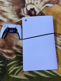 بلي5 سلم اقراص (لكن بايع ديسك درايف) جوستك اصلي  ملاحظة : مع حساب بلص ...