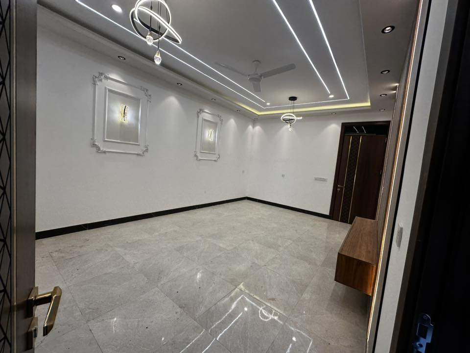 بيت منطقة الراشدية بل نزلة جمال السمكري 350متر طابو زراعي سند 25 بسعر جدا مناسب 270مليون  يحتوي على استقبال ومطبخ وحولي ومنور وغرفتين نوم وصحيات والطابق الثاني غرفتين نوم وبلكونة مطله على الحديقة بيت مصمم على النظام الحديث اي استفسار ***********
