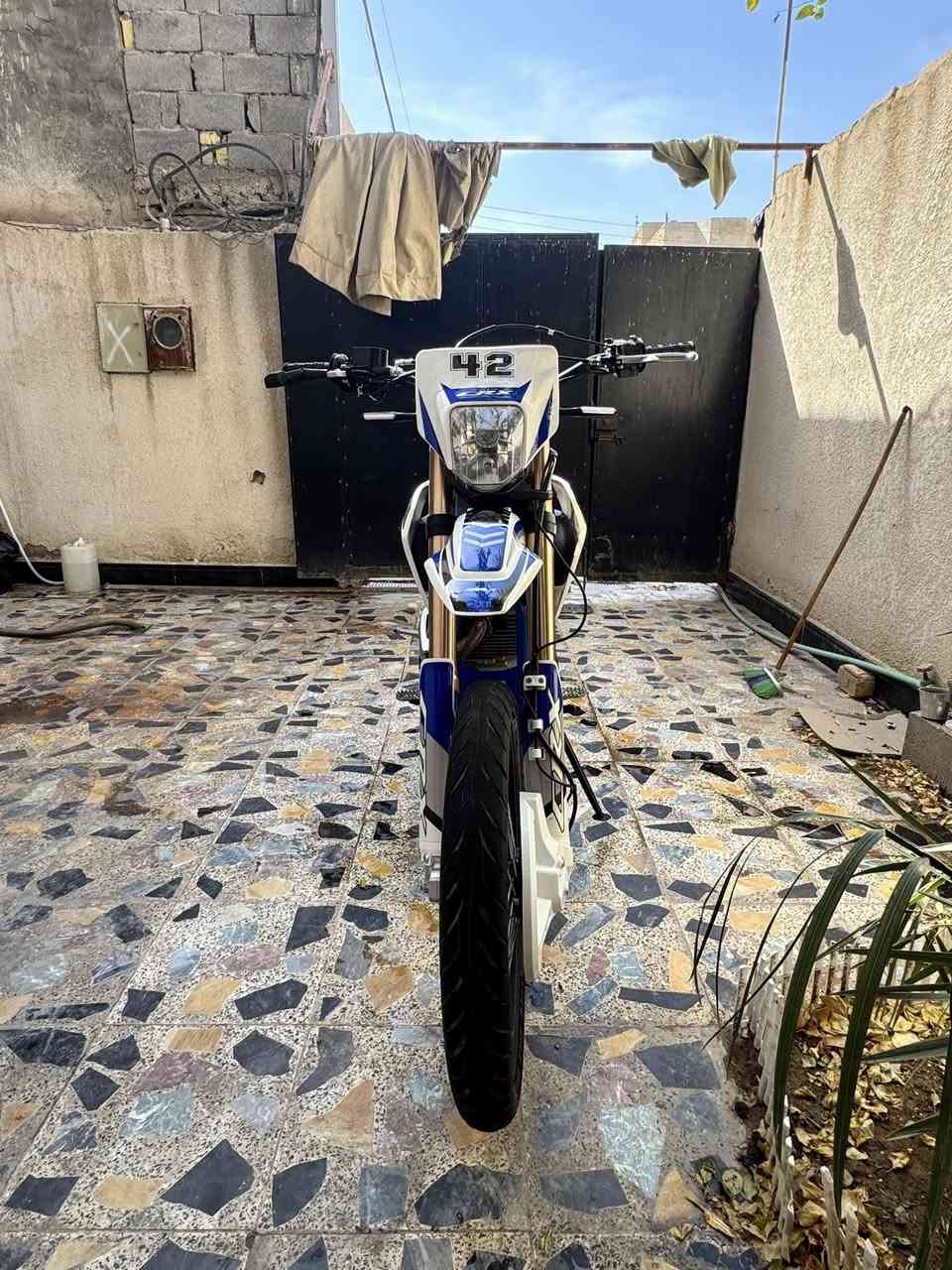 سلام عليكم ورحمة الله
دراجه  قفاز CRX مكينة 350cc كفاله عامه من لزلغ قبل شهرين من شديتها وماشيه شي قليل كلش لدراجه خير من الله واكبر حجم بيهن ونمره 1 و2 تفلق لدراجه ولدراجه عليها تايرات مشلن مال بطح وتايراتها موجودات وغراضها كلهن مري وسطاب وسله لدراجه قفلها قفلها 1600 لا تعاملني ولا اعاملك بايعها خساره كودن محتاز مكاني البصره جزيره ولدراجه شرط لفحص ورقمي ***********
