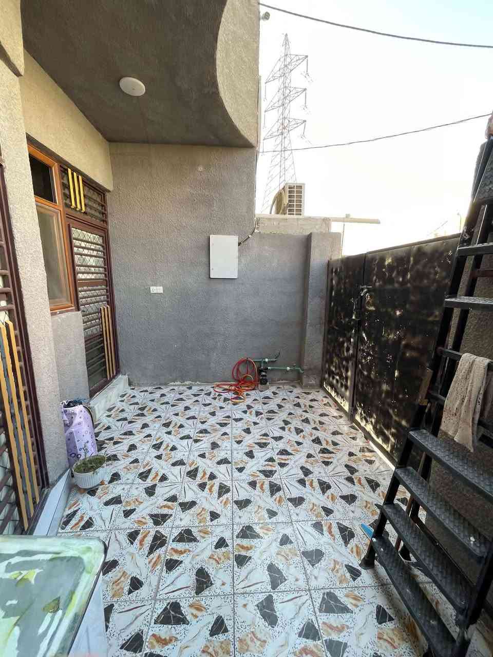 السلام عليكم بيت للبيع مساحه ١٠٠متر منطقه ٧نيسان لسعر ٨٥ وبي مجال بسيط الاتصال ***********رامي رامي الفراجي للعقار
