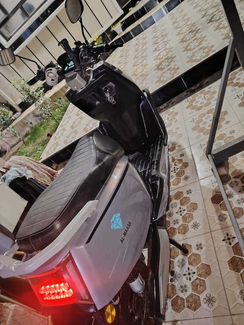 السلام عليكم دراجه شحن ملف الفين السرعه ٧٠ كيلو بالساعه مثبت سرعه ست بطاريات يرجع بك وبعده جديد السعر ٨٠٠ الف وبي مجال شي قليل المكان بعقوبه للاتصال ***********
