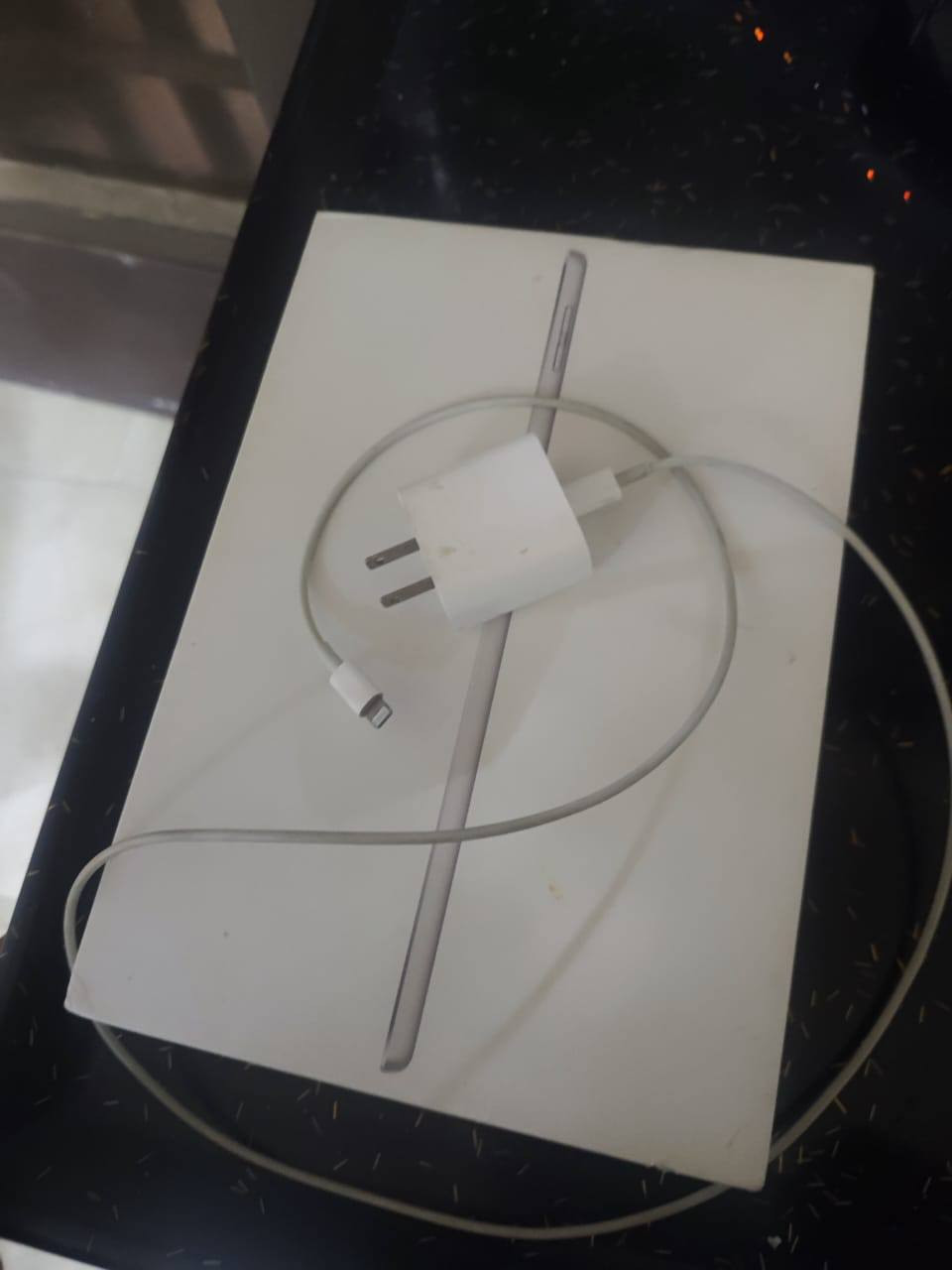 ايباد 9 نضيف وياه كارتون شاحنه 
ذاكرة 64
بطارية 72
رايده ب 225 وبي مجال
***********
