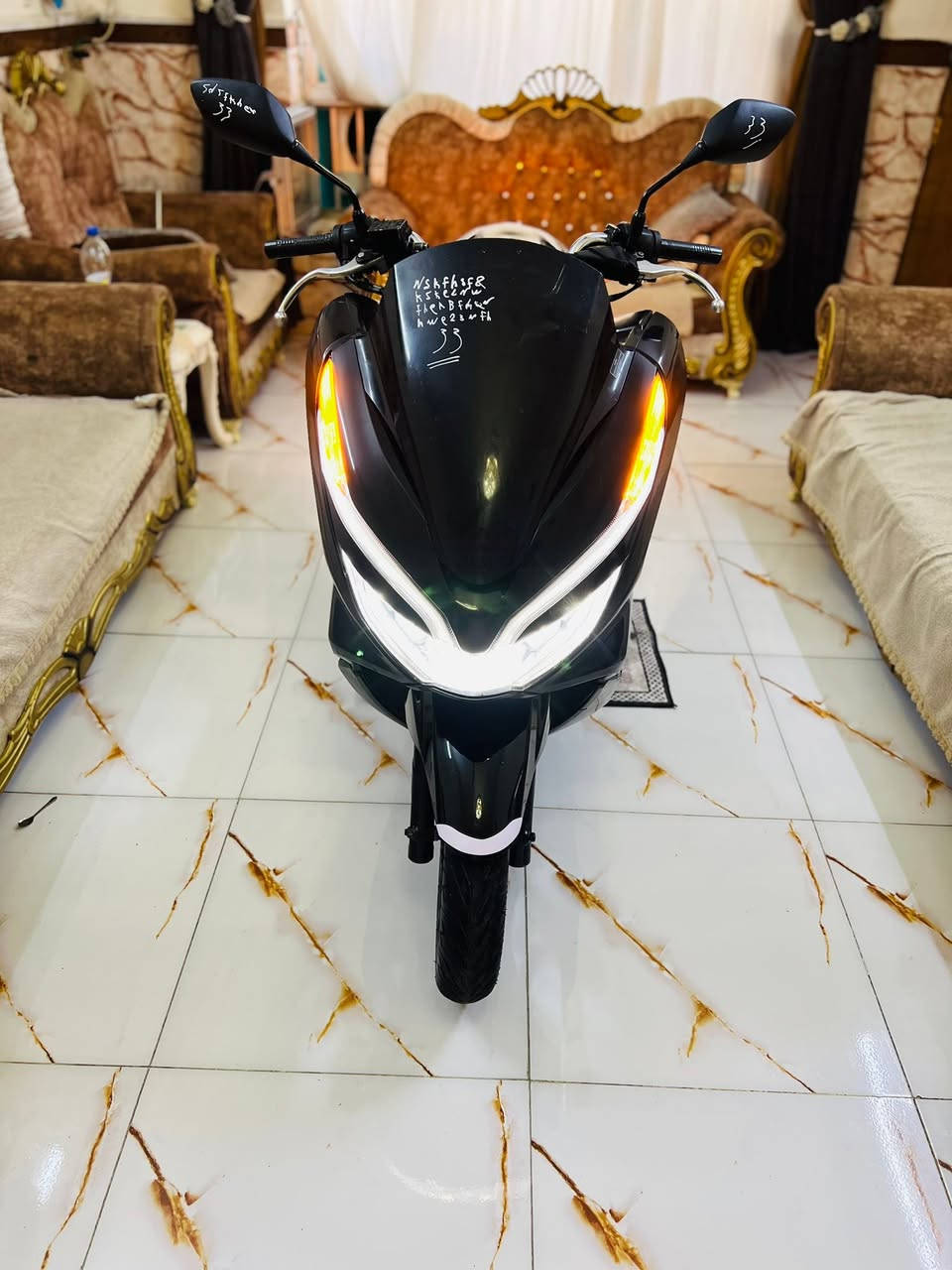 السلام عليكم دراجه pcx جيل الثالث ياباني  مكينه 150  دراجه مكفوله كفاله عامه مال رمبه حساس ازدحام حساس ستان تتدفئة بل يدات لد أمام لد خلفي مكينه برغي ممفتوح بيه شلعه معدل فول مال جناي دراجه تتعب تكول جديده ماشيه 35 حقيقي على ايدي كتلوكات الرمبه بيه السعر مليون 900  وبيه مجال العنوان بغداد الهاتف *********** اتصل وبيك خير ودلل
