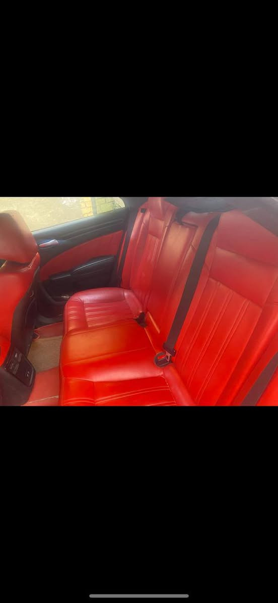 كرايسلر وبامه معلايه 2020 اصل 16 السياره بيهه منضومه غاز وبانزين تعمل محرك RTهيمي 5700 رقم بصره عنوان السياره بل حله بيع أو مراوس بجارجر مكلف بل نشر هذه رقم راعيهه ***********
