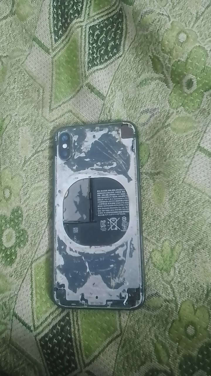 للبيع فحم في فحم ايفون 8 بلص يحتاج شاشه فقط
ايفون x عادي يحتاج شاشه وضهر  سعره الثنين 70 الف قفل تواصل واتساب فقط ***********
