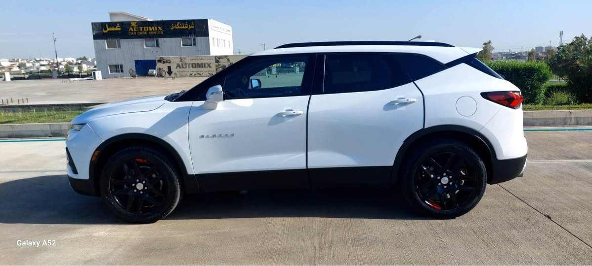 2021 شۆفرلێت بلیزەر USA 1LT سپی
ژمارەی شاسی
3GNKBBRA1MS560805
قەبارەی بزوێنەر: V4/2.5L
پلێتی هەولێر (پێویستە بەگواستنەوە)
کیلۆمەتر: ٦٠ هەزار میل
دەستپێکردنی بێ کلیل
چوونە ژوورەوەی بێ کلیل
دەستپێکردنی بێ کلیل کارکردن
دەستپێکردنی دوور
گێڕ 3 گێڕ: ئۆتۆماتیکی + دەستی + سپۆرت
پاوەر شیفت ترانک
سیستەمی دەستپێکردنی ئۆتۆماتیکی/ئابووری
دەستپێکردنی ئۆتۆماتیکی
ئۆتۆ هۆڵد
کورسی کارەبایی + کورسی گەرمکراو
شاشەی گەورەی شاشەی تاچ
کامێرای HD Rearview
بەمپەری دواوە بە ڕادار و هەستەوەر
سنووردارکەری خێرایی
سوکانێکی دەنگی
سوکانێکی دەستی بێ کلیل + چوونە ژوورەوەی بێ کلیل
کۆنترۆڵی ڕاکێشان + ABS
ئاوێنەیەکی لاوەکی بە ڕادار و سیگناڵی سوڕانەوە + شاشەی گەرم + هەستەوەری تیشکی بەرز قەبارەی ویل ٢٠ ئینج.

ئۆتۆمبێل بۆیاخ نەکراوە، هیچ ڕووداوێک نییە، وە هیچ بەمپەرێکی پێشەوە و دواوەی نییە.

نرخ: ٢٣ هەزار دۆلار
بۆ پرسیارکردن پەیوەندی بکەن بە ژمارە تەلەفۆنی *********** لە ڕێگەی واتسئەپەوە. أربيل, العراق
