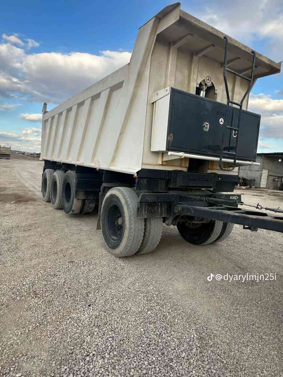 للبيع عربانه جديده تخم تاير تخم ويل شاصي16 دناكير 16  كاعيه8 مليم صفاح6 مليم طول سبعه ونص وهاذه رقمي ***********
