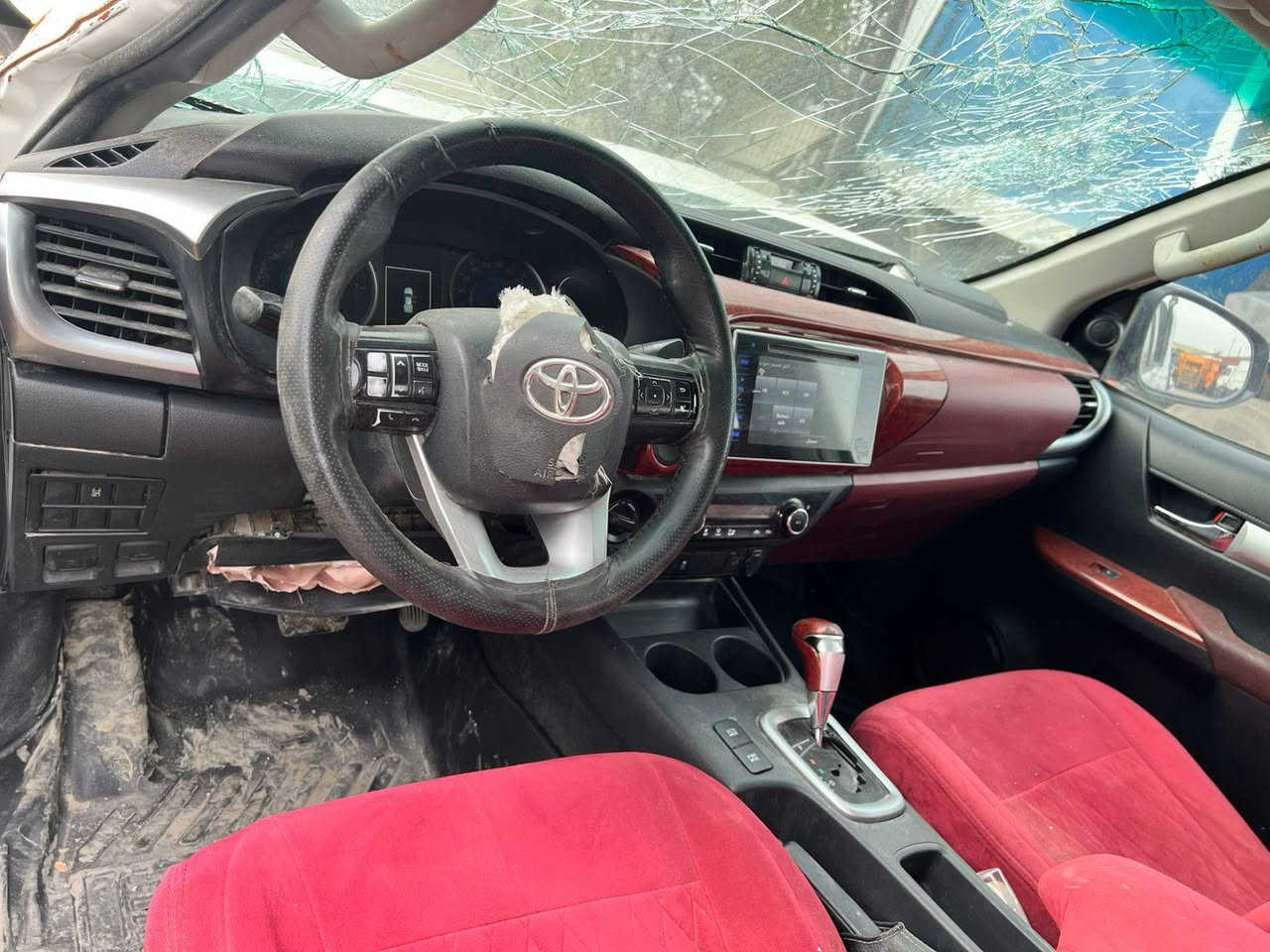 بيكم هايلوكس فور ويل رقم بغداد جديد اوتماتيك فول مواصفات شاصي كفالة مكينة وكير مابيهن شي شغالة وتمشي بيها حادث موضح بالصورة مكان بغداد *********** ثاني ***********
