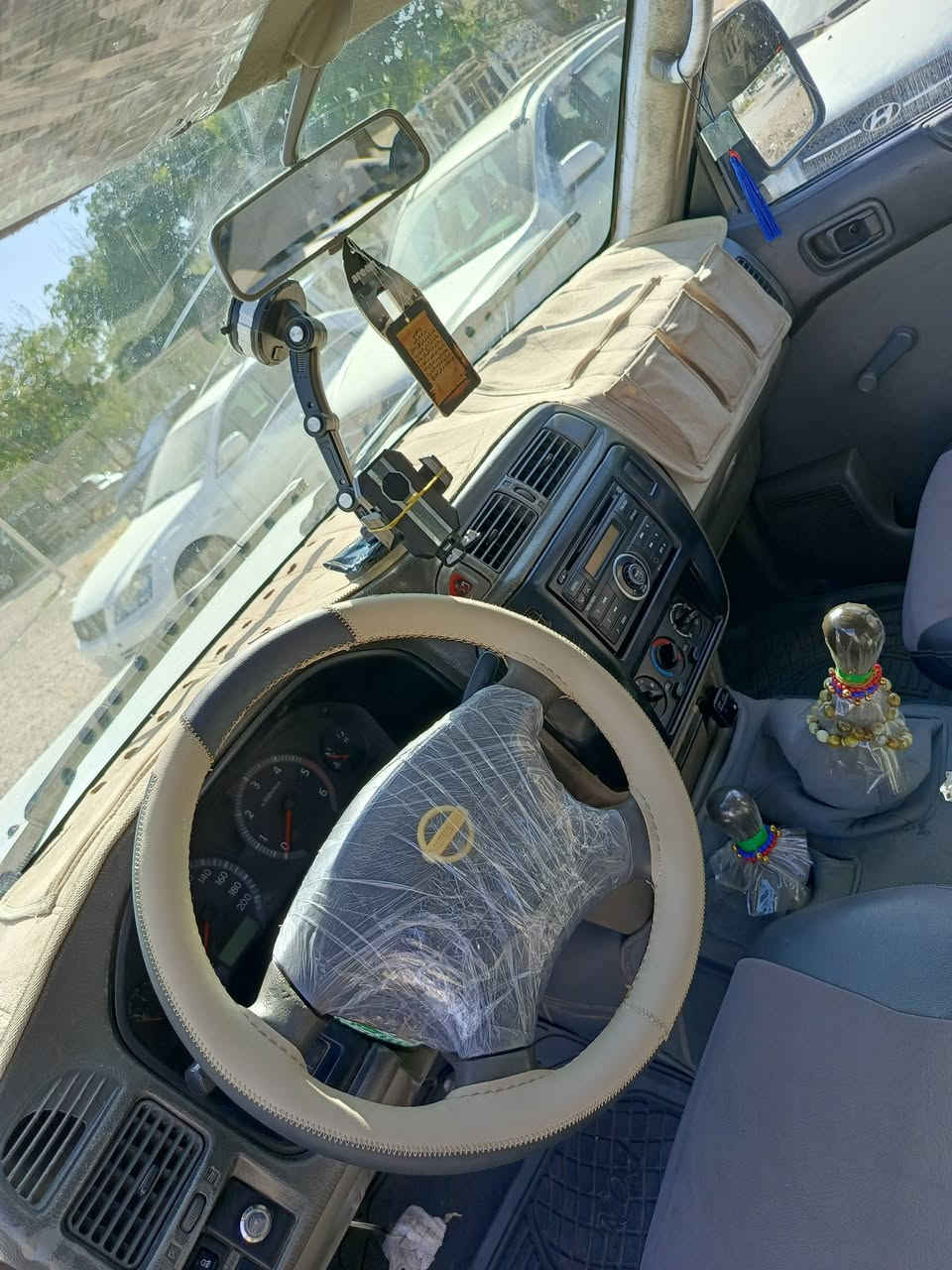 فڕۆشت نیسان پاتڕۆڵ 2001ناوبۆر محەسەن 
گێرومەکینەو ئەکسلو دەبڵ ئەکسلی بەشەرت 
مەکینەی نەکراوەتۆ 
تەبریت ساردوگەرم 
شانو سەقفی بەشەرت 
دەعامولێدراوی نیە 
شانسیو لەوی بەشەرت چوارتایەوویلی لۆکی لەژێرە 
ساڵنسەی بیلادە چرکەی تیانیە ماشەڵا تنوتۆڵە 
چوارپارچەی بۆیاخە لەسەرساغی  ناودەری لۆکە سەیارەکە
شوین کەلار ژمارە ***********واتساپ 

ئەدمین وەری گرە ❤

