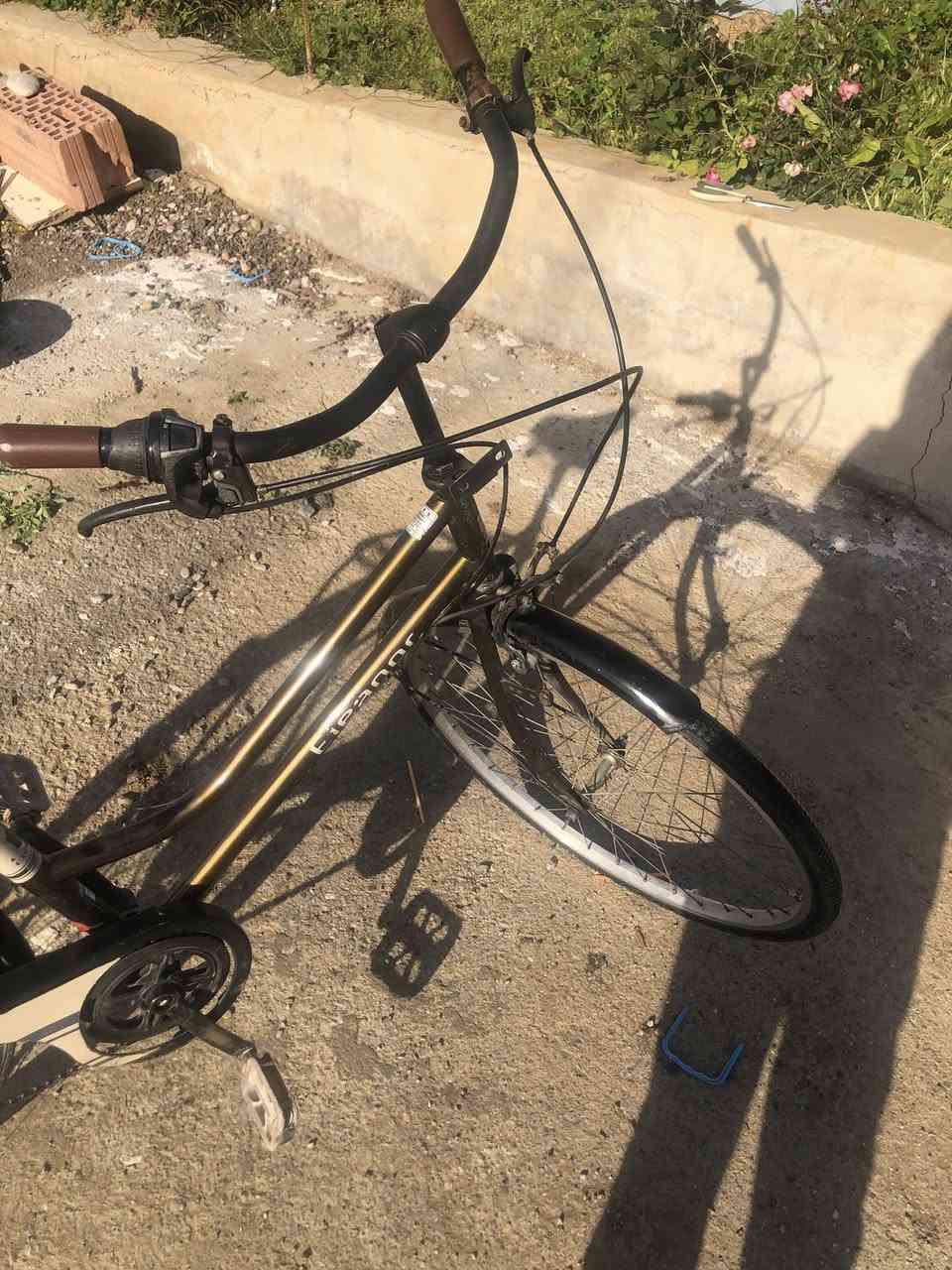 عبد الحليم ياباني حجم ٢٦ بالة   للبيع  نظيف بدوناي نقص ٧ نمرات شغال السعر ٦٠ ومجال قليل للطيبين  كركوك شوراو رقم/***********
