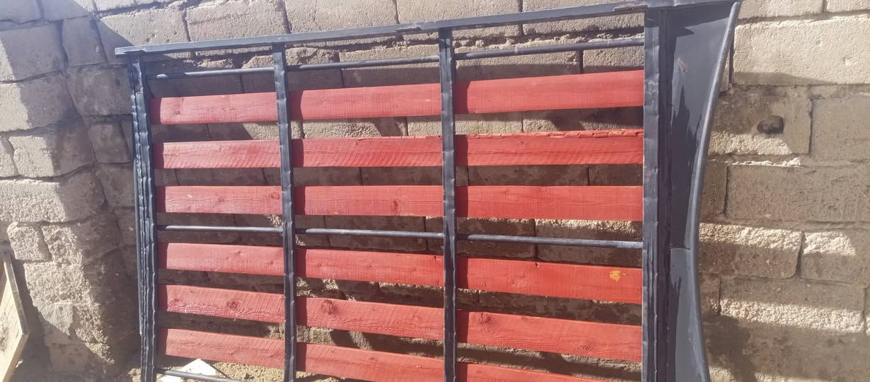 سيباية ناصية جديدة توني شتريتها وبعت سيارتي ونزلتها., السعر140 وبيها مجال للتواصل ***********
