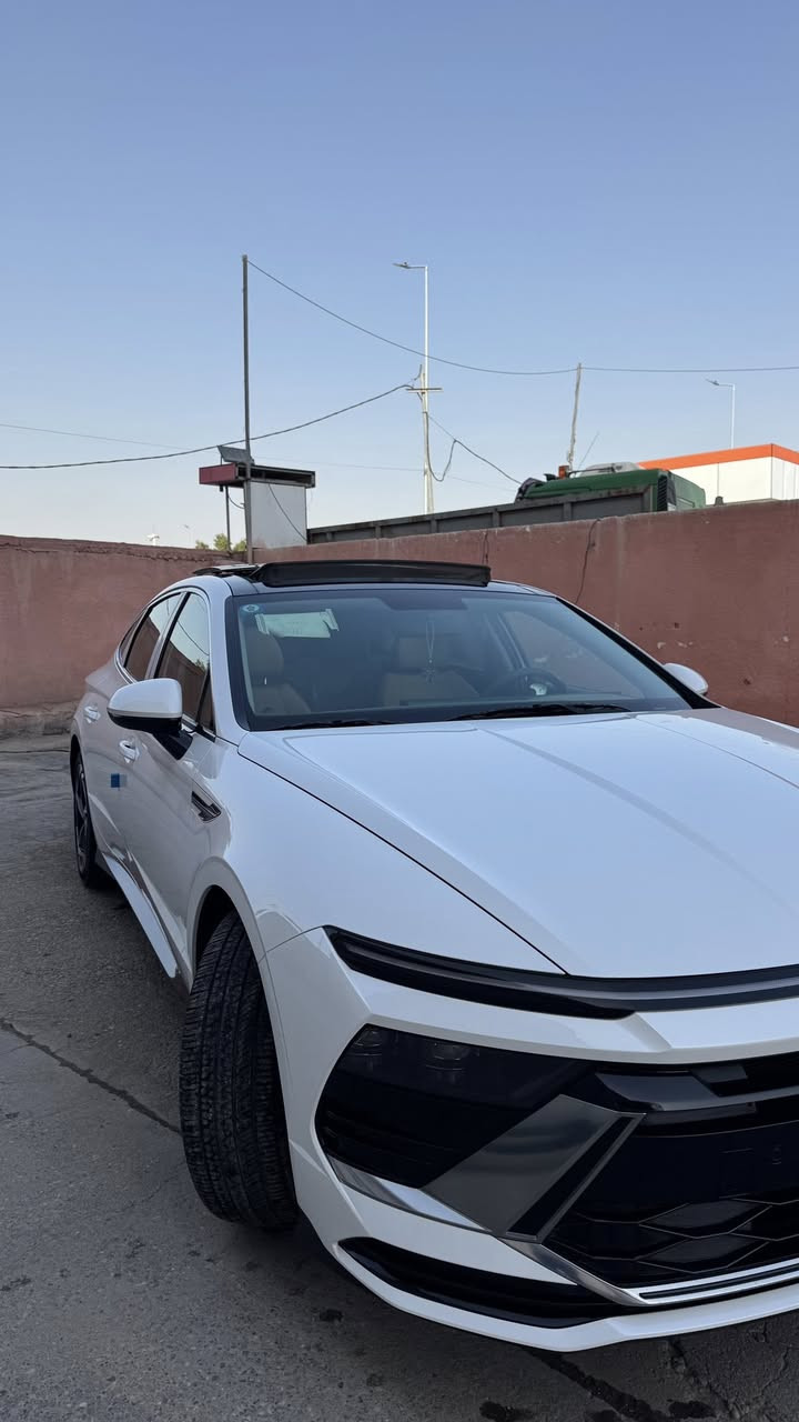رقمي ***********
السعر 250 وبي مجال
هونداي سوناتا 2024 ( خـليـجـي ) 
كفاله عامه من الدعاميه للدعاميه 
الموديل: 2024
الوارد: خليجي وكاله شركة الاولى
المشي: 16 الف كم فقط
الرقم: بغداد / حرّة باسمي 
التحويل: ثاني يوم
الموقع: البصره التنومه كردلان
السعر :250
المحرك والأداء:
محرك 4 سلندر سعة 2.5 لتر
ناقل حركة أوتوماتيك
القوة: 191 حصان
العزم: 245 نيوتن/متر
نظام الدفع: أمامي FWD
أوضاع قيادة متعددة (Drive Mode)
التجهيزات الخارجية:
سقف بانوراما
لايت زينون مع LED متصل
بك لايت LED متصل
مرايا جانبية مع إشارة
مرايا قابلة للطي كهرباء
قبضات أبواب ألمنيوم
جنوط قياس 18
إطارات 235/45R18
4 دسك فرامل
حساسات ضغط الإطارات
حساسات أمامية وخلفية
كاميرا دوّارة
أريل نفكيتر
التجهيزات الداخلية والتقنية:
تشغيل بصمة + تشغيل عن بعد
دخول ذكي
شاشة ديجيتال متصلة
شاشة تدعم Apple CarPlay
شاحن هاتف لاسلكي
بلوتوث وأوامر صوتية
مثبت سرعة
شفتات مقود
مقود جلد بخياطة
إضاءة داخلية LED
فحص نظام السيارة
مراية وسطية أوتو دِم
تطعيم دواخل ألمنيوم
الراحة والأمان:
هاند بريك كهرباء
Auto Hold
ABS
نظام مانع الانزلاق
عدد 2 Airbag
ISOFIX لمقاعد الأطفال
مكيف مناخين منفصلين
تبريد قطعتين
مقاعد جلد لون قرميدي
حركة المقاعد الأمامية كهرباء
سعة 5 ركاب
الضمان والحالة:
ضمان شركة الاولى 3 سنوات أو 60,000 كم
السيارة مكفولة كفالة عامة لا صبغ لا بارد
