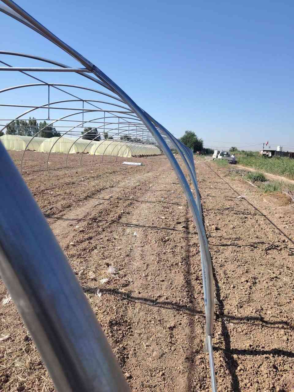 سلام عليكم اخوان متوفر بيوت بلاستيكية للزراعة وتربية الدواجن لبناني الصنع حديد مع سيم ونايلون سعودي ضمان/3/سنوات... عدد الاقواس/22/ قوس الطول /52/ متر والعرض /9/ متر 
موجود تجهيز حقول دواجن كرسته وعمل/ حديد/ وسيم/ونايلون /وعازل/ وجادر / مناهل/ معالف/ تبريد صحراوي/ مفرغات /مع ضمان بالمواد لمده 3 سنوات مع النقل والنصب العنوان بابل محاويل ناحيه الامام 
للاستفسار***********/*********** موجود توصيل ونصب البيوت البلاستيكية في كافه المحافضات
