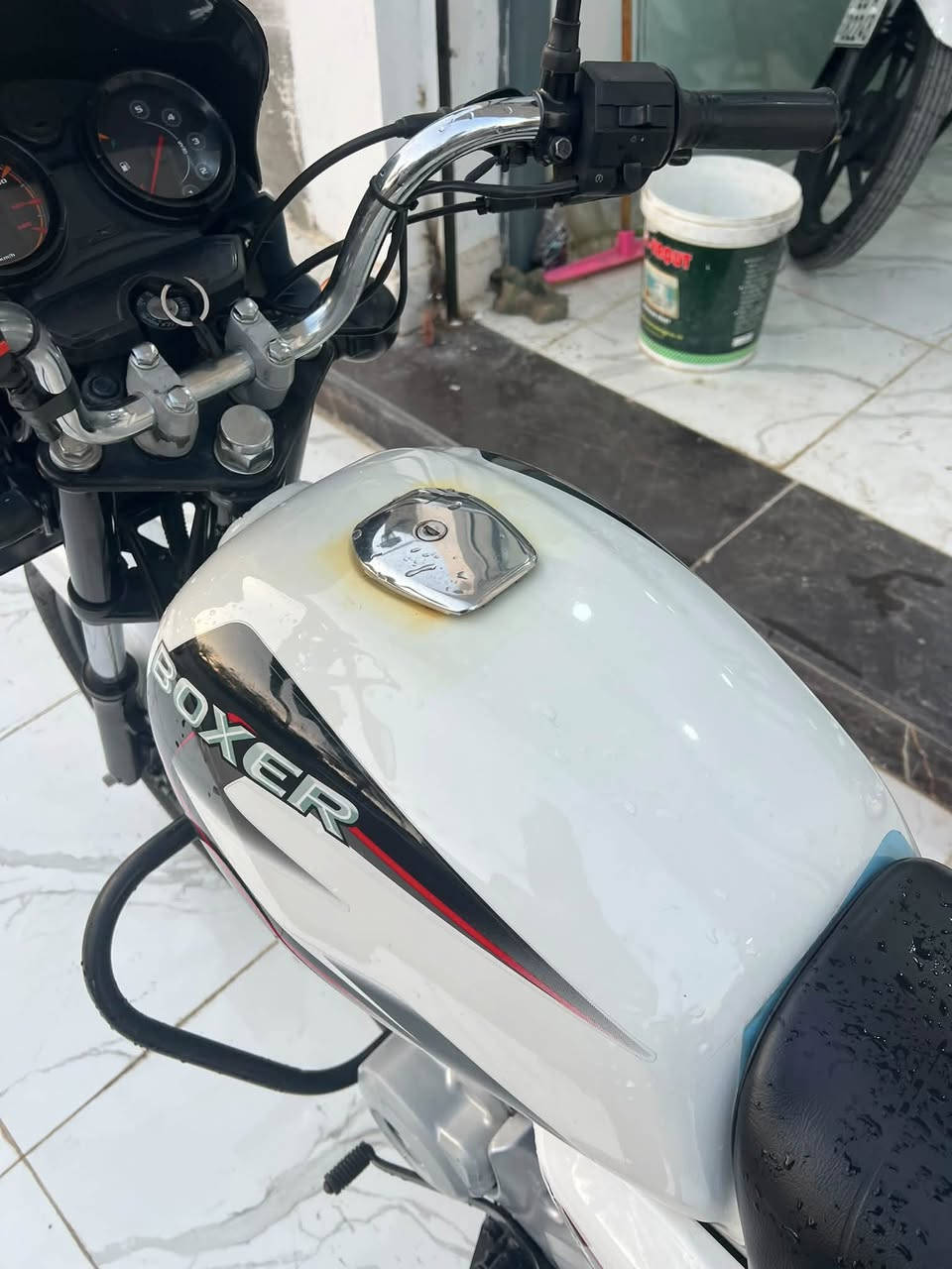 سلام عليكم دراجه بوكسر موديل 22 نضافت 25 مرقم لوحه سنويه انكليزي مكفوله كفاله عامه ماشيه 35000 الف دراجه كارتون مكاني ديالى بعقوبه خرنابات وره سيطره ثاني شراي يتصل ويدلل *********** 
يتوفر نضام النقد والأقساط على ماستر الرافدين
