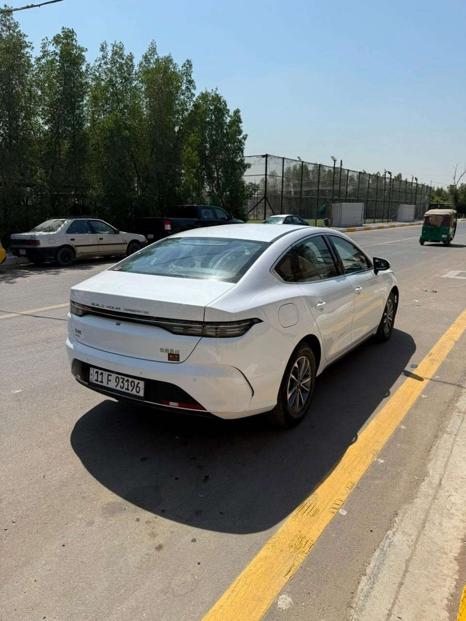 *للبيع*
سيارة BYD دستروي موديل 2025 (") – استعمال خفيف جداً

* شاشة قلاب
* تشغيل بصمة + كارت
* ماشيه:
    * 7,000 كم على الشحن
    * 11,000 كم على البنزين
* شاحنة أضافية مع الشاحن الأصلي نوع E-arth (جديدة وغير مستخدمة)
* السيارة نظيفة جداً

🔹 ملاحظة:
بيها رصعة خفيفة من الجانب الأيسر، 
كما موضحة بالصور

📍 الموقع: بغداد
🚘 رقم السيارة: بغداد
🚦 تحويل ثاني يوم

💰 السعر: ٢٠,٠٠٠,٠٠٠
للتواصل ***********
