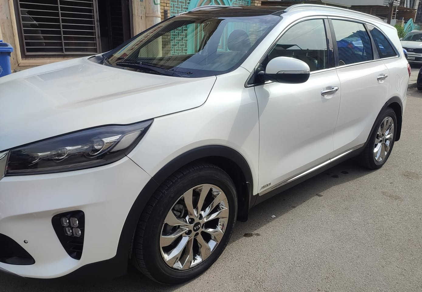 السلام عليكم سورنتو ٢٠١٩ فووول مواصفات ٦ سلندر  ٧ راكب خليجية
من الزيرو يمنه بيها ضربة اماميه صارت موضحة بالصور وبدلت الها بنيد اصلي
وبيها طخة اباب الجنطة الخلفي 
السيارة مابيها اي نقص ماشيه ١٣٥ الف كيلو متر
العنوان بغداد العرصات
السعر ٢٢٥
***********
