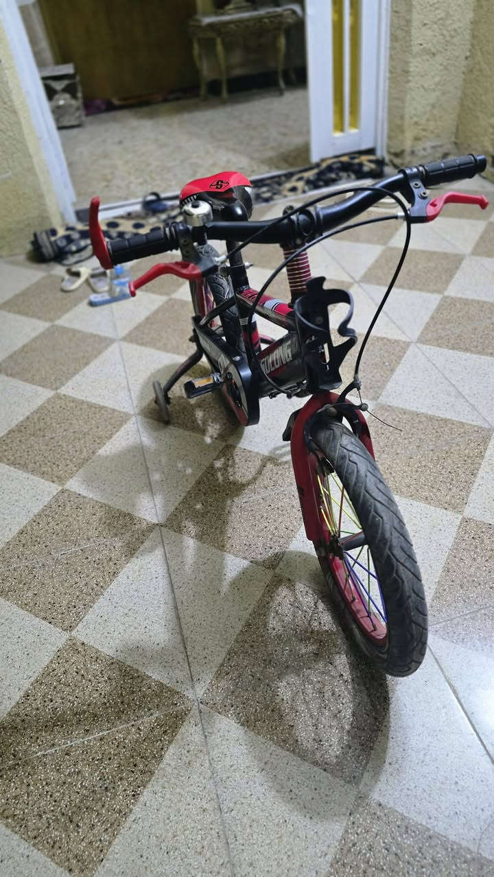 السلام عليكم بايسكلات عدد 2 للبيع الأحمر ب35 والثاني ب25
الحمزة حي الحسين (ع)  قرب مدرسة الوركاء خاص أو الاتصال ***********
