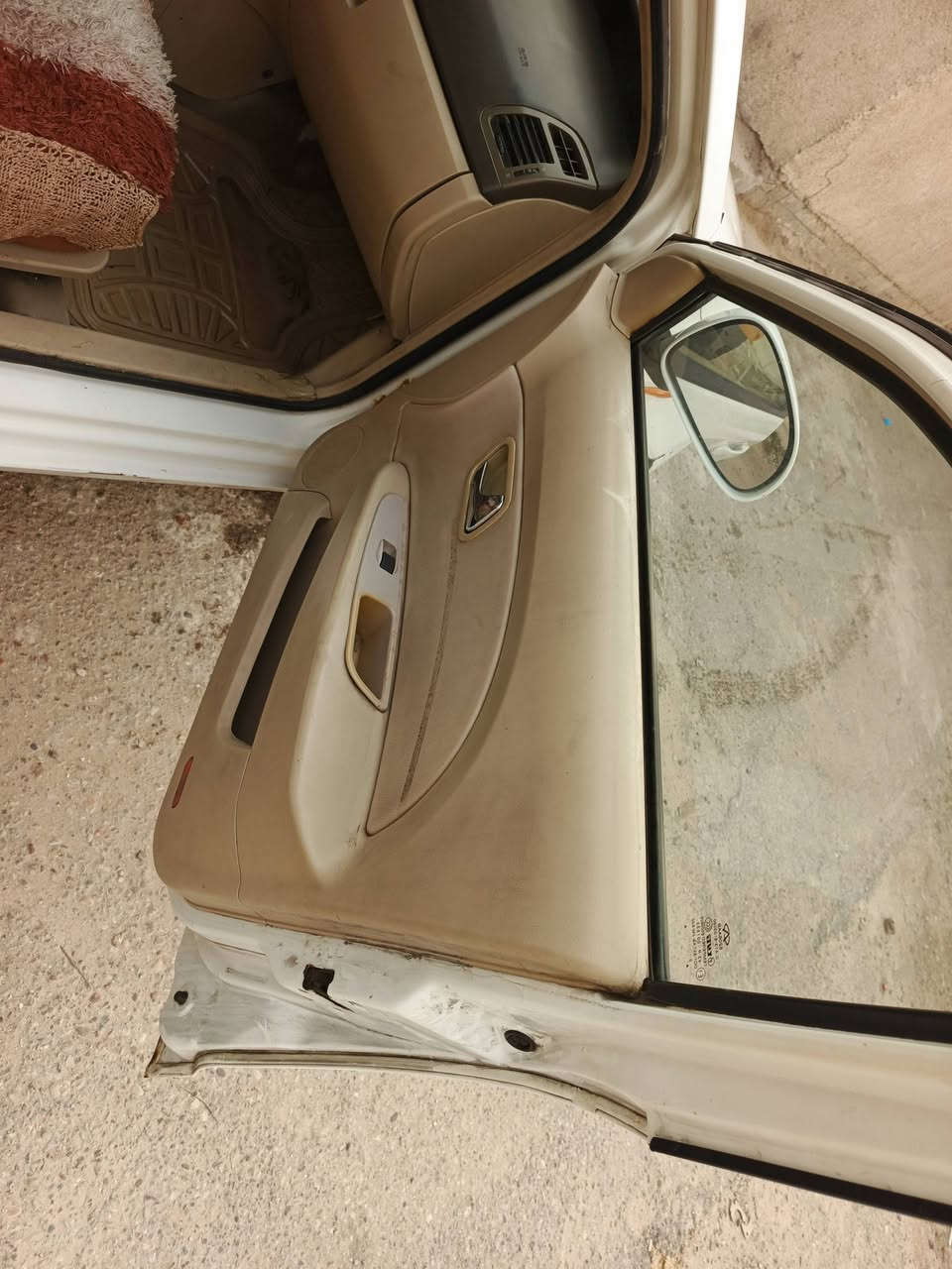 السلام عليكم شيري افلاوين لبيع سياره جاهزه مكينه وكير صدر تبريد كهربائيات رقم انكليزي بسمي رقم بغداد سنويه ٢٧ هزه جديده السعر ٣٥وبيه مجال وهاذ رقمي ‏‪***********‬‏
