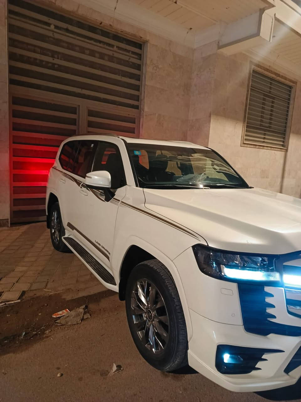 لاندكروز 2023 جي اكس ار (توين تيربو ) 
ماشيه 85.000 كيلو متر 
مكفوله وتقرير فحص داخل المنشور
للبيه فقط 
السعر 650 $ ورقة وبيها مجال
مكان السياره ناصريه مركز
*********** تواصل واتساب  موجود
