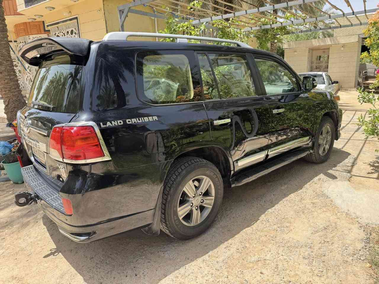 يالله السلام عليكم اخوان لاندكروز بريم موديل ١٣فول موصفات ٦سلندر ماشيه ١٢٠حقيقي كفاله عامه برغي مامفتوح بيها ع وضع شركه مايحتاج اكتب موصفات رقم بغداد دولي بسمي تحويل مباشر السعر ٣٤٠ورقه وبيها مجال المكان كربلاء الحسينيه للستفسار اتصال فقط ***********
