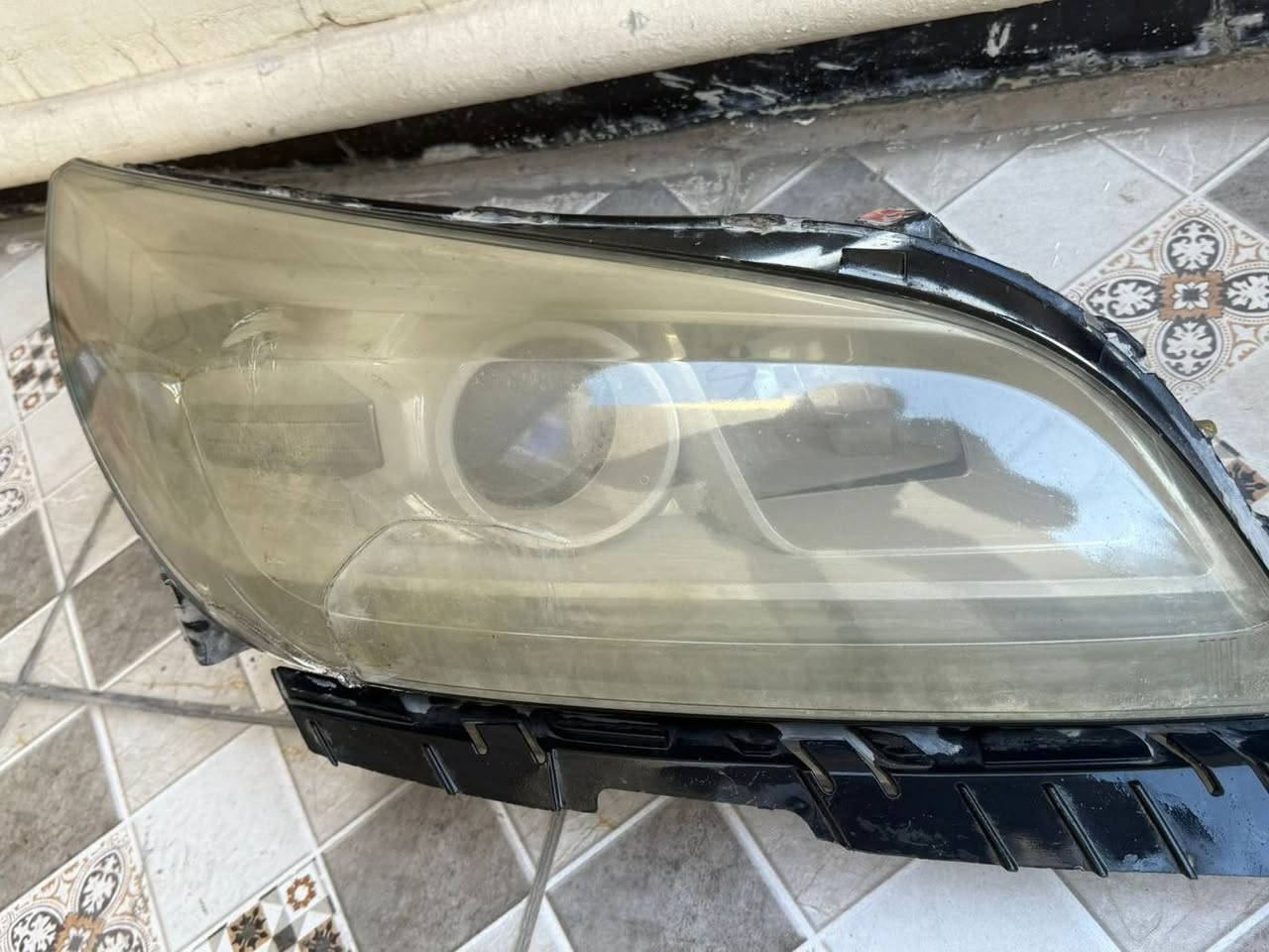 مازدات بلادية ماليبو نظيفه وحلوه
 بيها وحده مفطوره جامتها
 ب ٥٠ الف مكاني بغداد
***********
