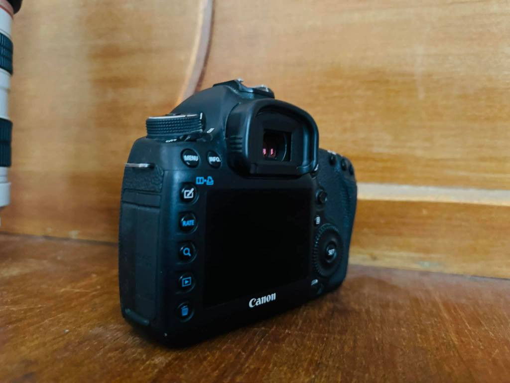 اعاده النشر بسبب الوعود الكاذبه بدي كانون 5D مارك ثري كلش نضيفه 
سعر البدي 800  و بيه مجال بسيط

فدوه اذا مو شراي لا تعبني مكاني بابل الطهمازيه
@إشارة حلة, بابل


**إذا كنت صاحب هذا الإعلان وتريد حذفه لأي سبب، رجاءا أرسل رسالة إلى الدعم الفني**