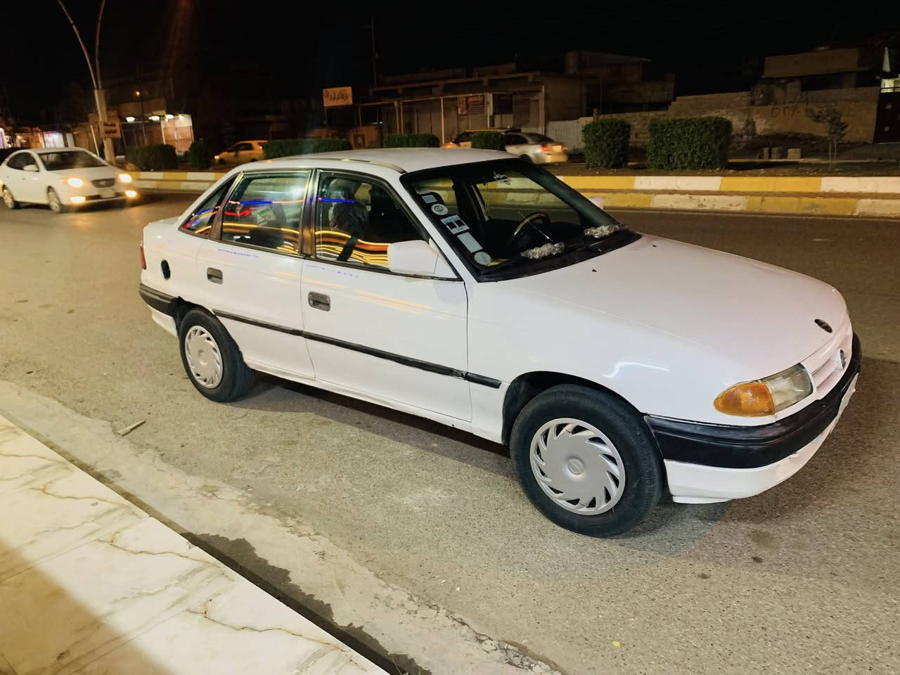 الغوالي
استرا صندوق مرغوب ابيض 🚙
موديل 95 ام الايرباك 🪬
محرك 16 قايش عريض مرغوب 👌🏻
سنويه جديد رقم كركوك  دفتر بانزين بيهه 
غرفته تخبل   كشنات جلد  دشبول بل جيس 
بطاين نضيفات  محرك شرط كهربائيات شغاله 
شرط تحويل سعرهه 47 وبيها مجال 
***********
