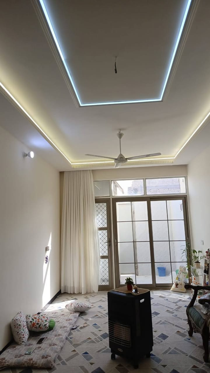 بيت مساحه 100 متر للبيع طابقين الاول معزول والطباق الثاني معزول...حي الاطارات السعر 155
للتواصل 
***********
