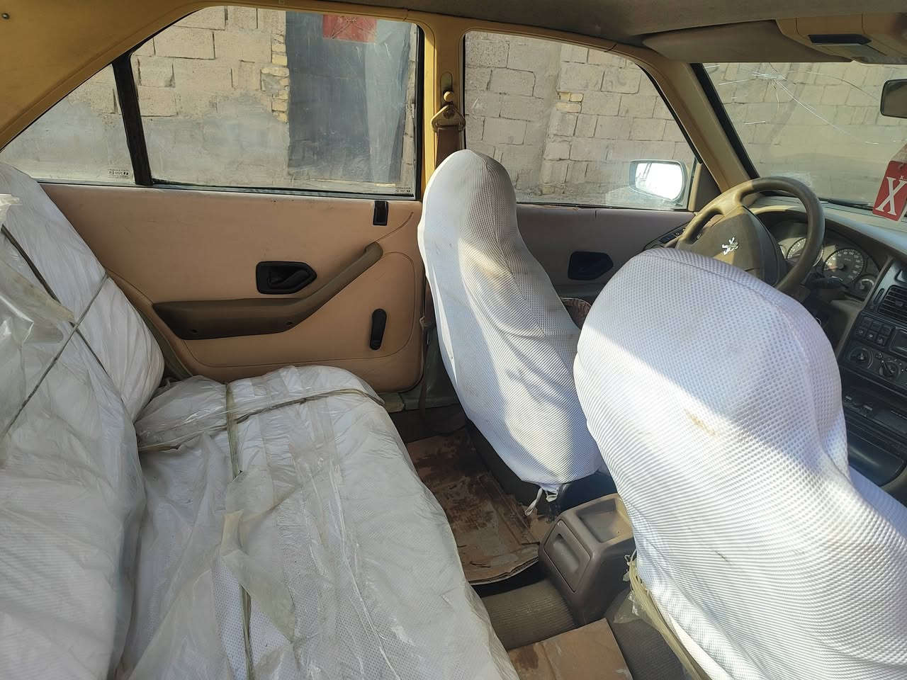 بيجو 405 موديل 2010 للبيع
محرك وكير مكفولات لاتنقيص ولا تبخير  باتري جديد عينه وصينيه مبدلهن توه بريك توه مسوي جديد الجام يصعد وينزل تايرات نص عمر حداديه نص عمر سبير بيهه تبريد كامل بس يرادله غاز بيهه خياسات قليل بل دواير الوره  مصفره غرامات هيئه عليه بس 200 وراعيهه يمي يحول السعر 14 رقمي *********** مكاني البصره ابو الخصيب
