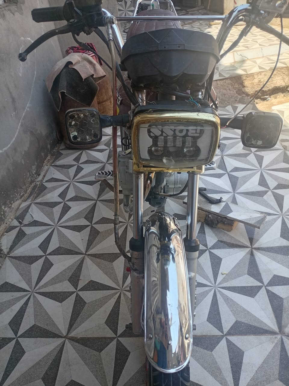 سلام عليكم  عدي درجه ايرانه 5كير كهرباء  شغل او درجه خير من الله السعر450بي، مجال مكن بغداد  رقمي ***********
