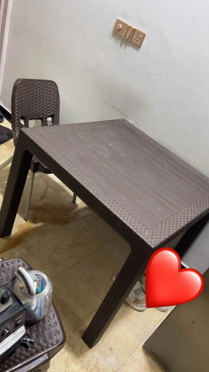 للبيع ميز مع رفوف ( فقط جامة الميز بيها فطر بس ممأثرة تكدرون تبدلوها وتكدرون تبقوها ) سعر 65 الف ، ميز طعام مع كراسي 4 سعر 60 كلش قوي ومينكسر ، مايكرويف 60 الف عنوان بغداد حي أور


**إذا كنت صاحب هذا الإعلان وتريد حذفه لأي سبب، رجاءا أرسل رسالة إلى الدعم الفني**
