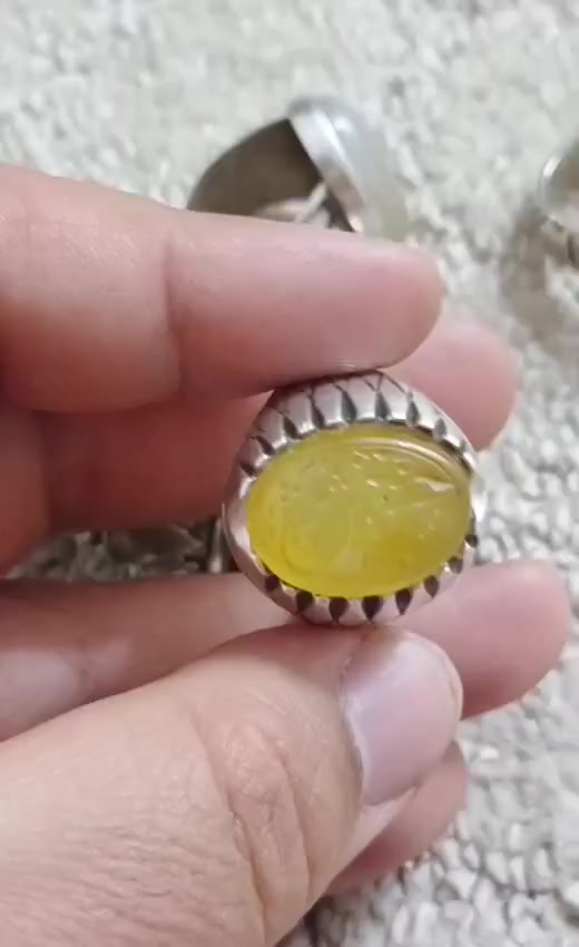 السلام عليكم مجموعة خواتم احجار قديمه صياغات مرتبه شلعه عدد 7 السعر 300 مكان ناصريه توصيل موجود ***********
