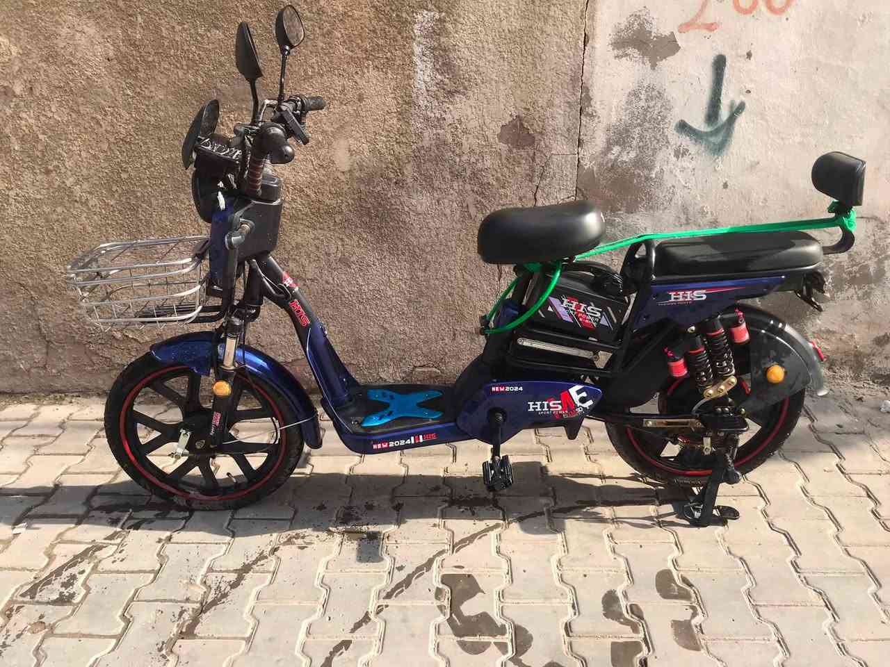 دراجة شحن للبيع
السعر 250 الف وبيها مجال
العنوان بغداد / الحرية
البطاريات عدد4 وقبل ستة اشهر شديتهن
 نقصها زنجيل اني لاغيه 
اطارات شبه جديدة اي بنجر مابيها
الكهربائيات جميعها شغالة
الدبل الامامي نص عمر
استعمال جدا قليل للدراجة
للاتصال ***********
يوجد واتس اب على نفس الرقم
