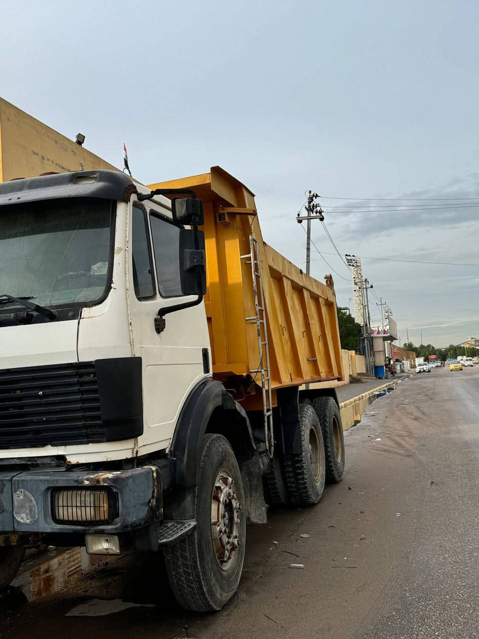 موديل 94
راس تريله تك مطوله
محرك 28 نظيف
كير فافونه 210 جديد
مجموعه جي اف جديده
السعر 225 وبيها مجال للشراي
رجاءاً رجاءاً رجاءاً الي مو شراي لا يتصل 
***********
