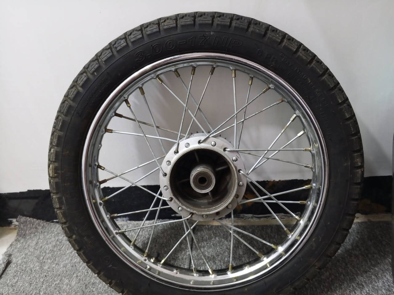 السلام عليكم غراض تفصيخ اربعه كير شتريد موجود وبيهن جدد مامستعمل وياله تايرات شتريد موجود بانسب الاسعار
تانكي نامه عدد 2
وياله سيم جديد 
كشن جديد مامستعمل
تايرات جدد شتريد موجود 
المكان الحمزه الغربي خيكان 
***********⚡⚡⚡
