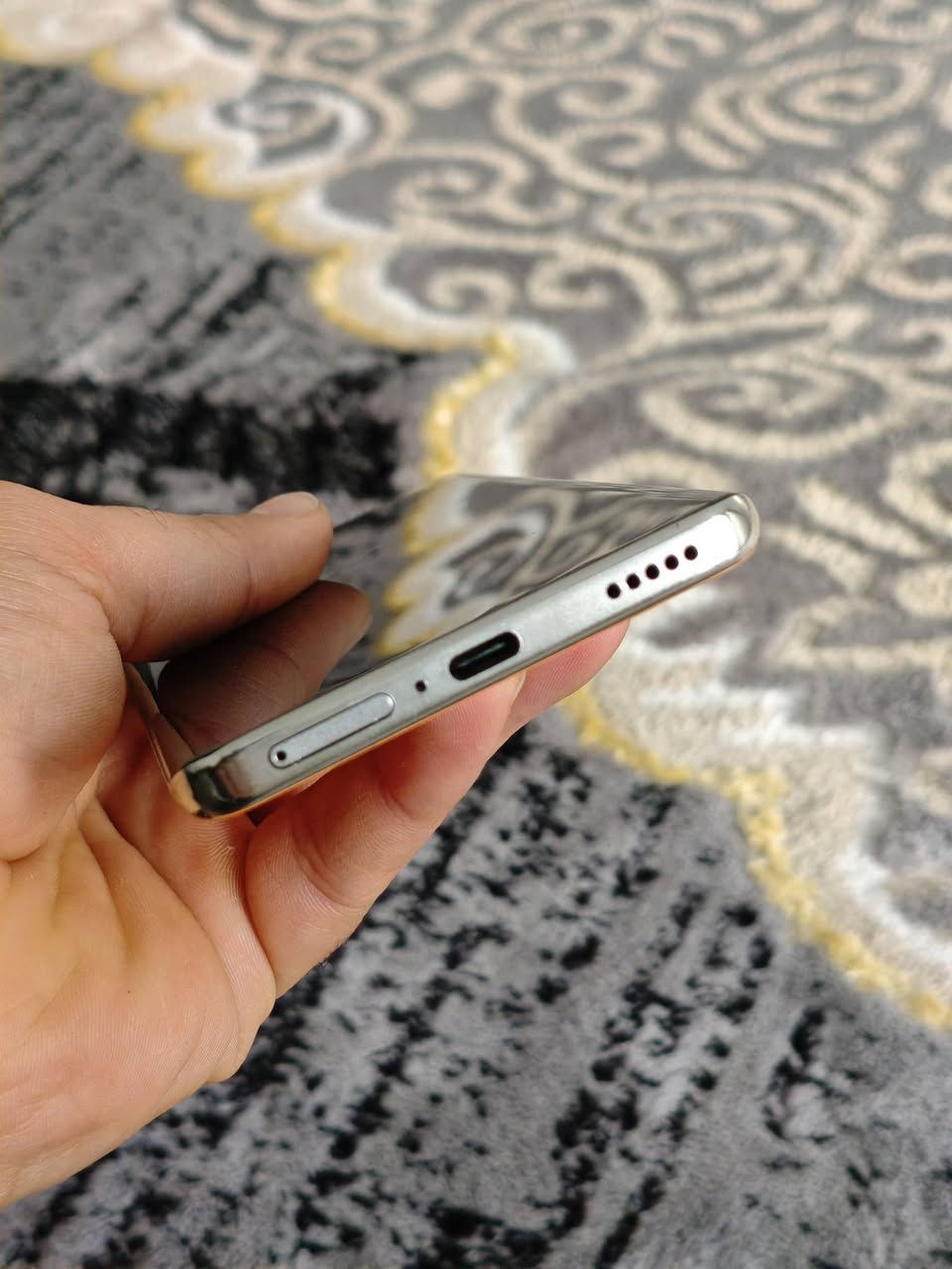 هونر X9B 5G
جهاز فقط شاشه مكسورة 
وشغاله مابيها شي ١٠٠/١٠٠
الباقي مكفول كله 100/100
شاشة 120 هيرتز
كارتون مالتة موجودة فقط
ذاكرة ٢٥٦  رام ٢٠ كيكا
بطارية 5800
الضهر مالته بي وصخ لان جنت مخليلة تغليف 
السعر 200 وبي مجال للشراي
مكاني ب القاسم 
***********
