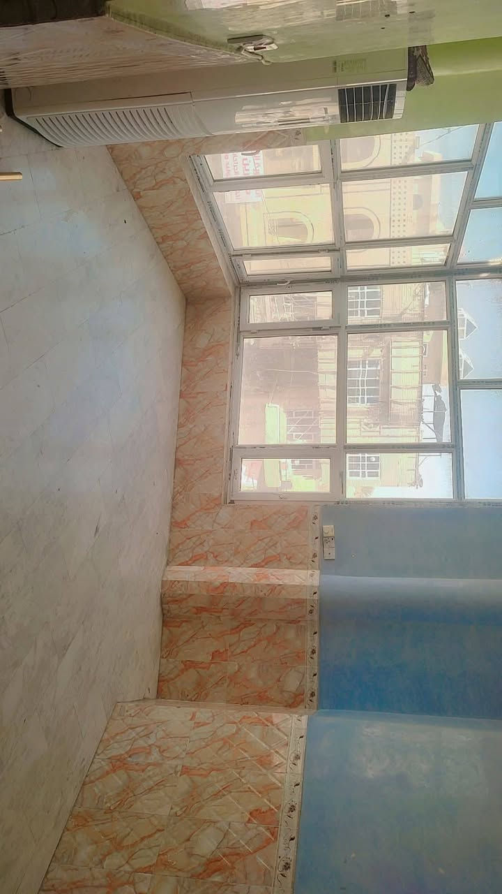 توجد شقق للايجار
كوت داموك الضباط 
مقابيل صيدليه حسني الخفاجي 
للاستفسار الاتصال*********** وتساب ايضآ
