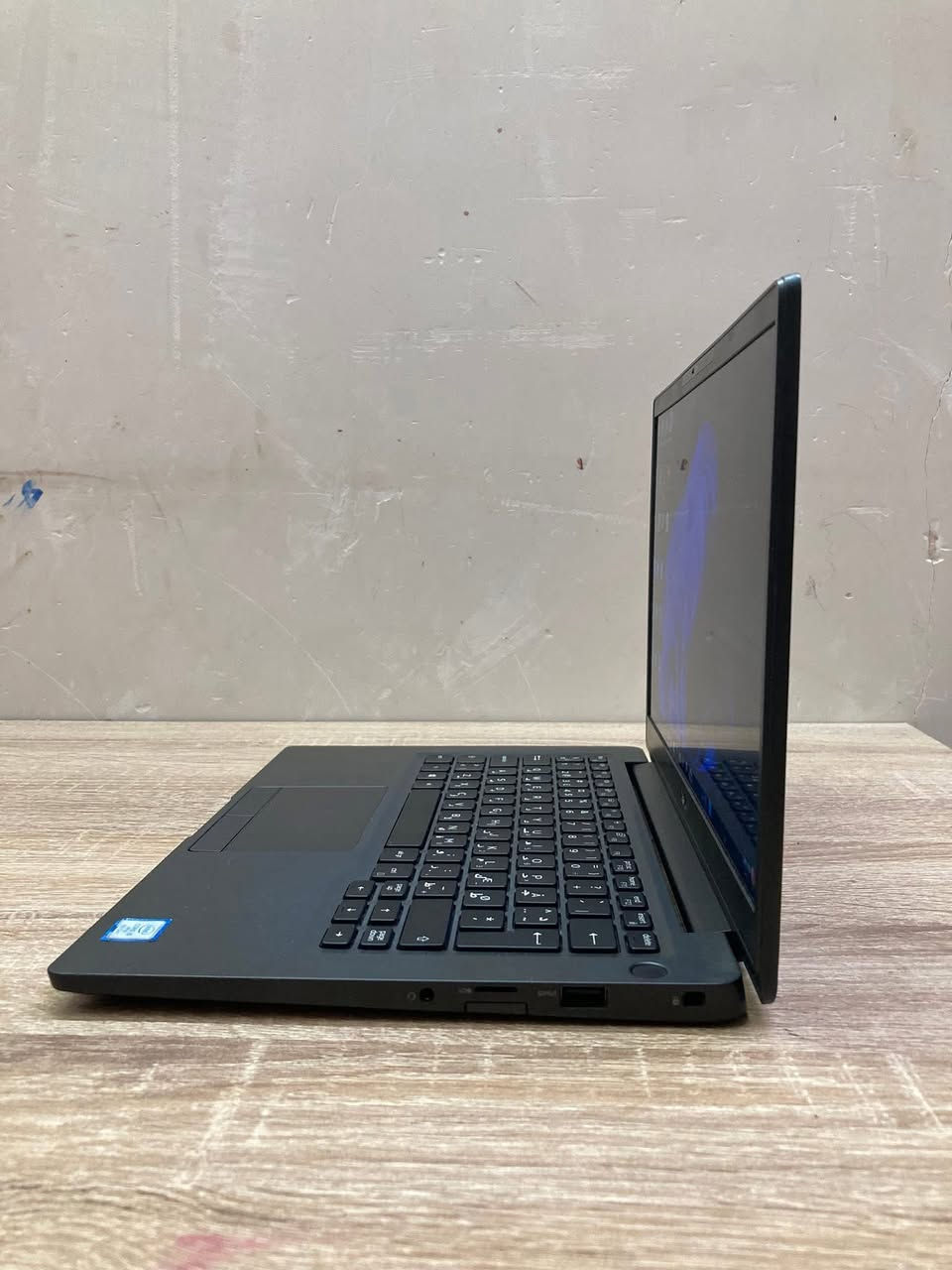 لابتوب ديل 7300 حاسبه وندوز 11 كوراي 5 معالج انتل رام 8 ويطور يصير 16 ذاكره 256 الشاشه لمس بيها منفذ شحن تايبسي و USB بيها بصمه وفيس ايدي تشغل ببجي 120 فريم للبيع بسعر 260 وبيها مجال مكاني حله بابل وتوصيل موجود لجميع المحافظات


**إذا كنت صاحب هذا الإعلان وتريد حذفه لأي سبب، رجاءا أرسل رسالة إلى الدعم الفني**