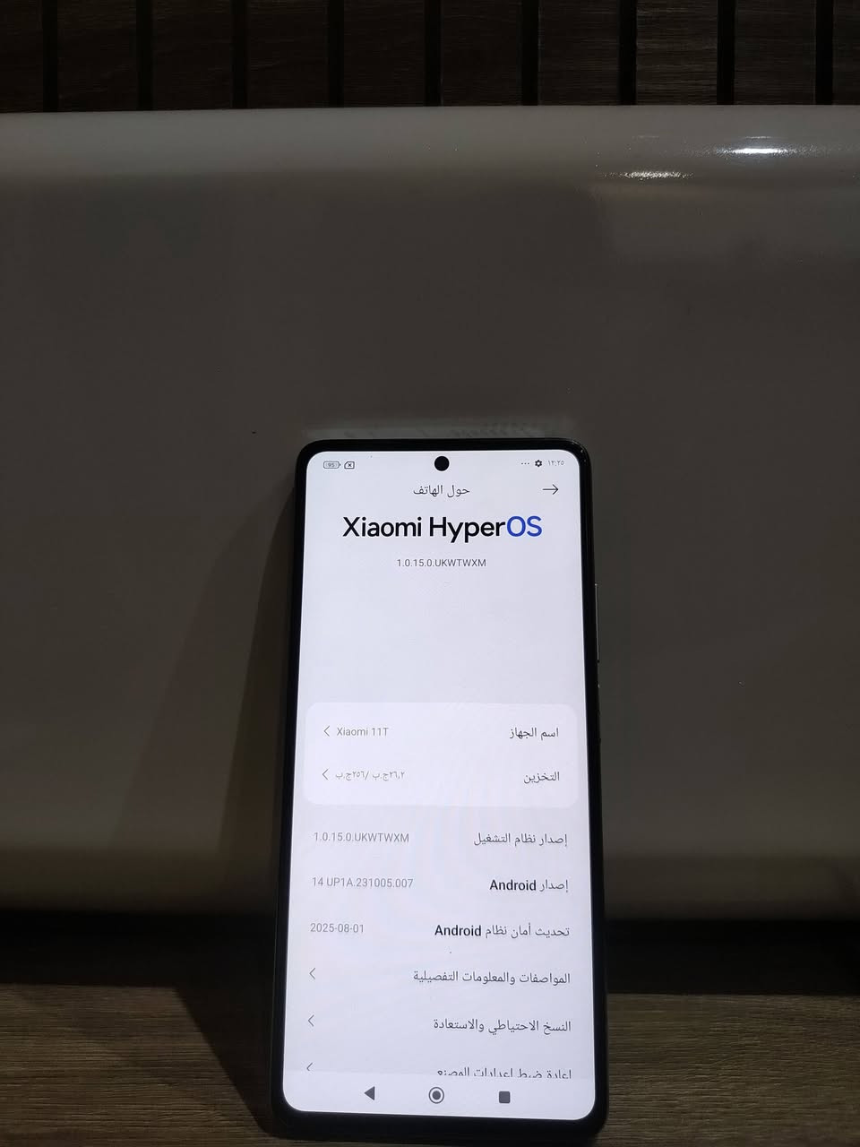 للبيع: وحش الفئة المتوسطة Xiaomi 11T 5G بنظافة ممتازة! 🔥
التفاصيل والمواصفات:
​📱 الشاشة: شاشة خرافية AMOLED بحجم 6.67 بوصة بمعدل تحديث 120Hz (سلاسة تامة في الألعاب والتصفح)، محمية بزجاج كوريلا جلاس فيكتوس المقاوم للكسر.
​⚙️ الأداء والمعالج: معالج الألعاب القوي MediaTek Dimensity 1200 5G (أداء طيارة وبدون تعليق).
​💾 المساحة والرام: ذاكرة داخلية ضخمة 256 جيجابايت مع 8 جيجا رام.
​📸 الكاميرا: كاميرا خلفية احترافية بدقة 108 ميجابكسل تصوّر بدقة 4K وعزل سينمائي، وكاميرا سيلفي 16 ميجابكسل.
​🔋 البطارية والشحن: بطارية ضخمة 5000 مللي أمبير بتكفي يوم كامل استخدام مكثف، وتدعم الشحن السريع الخارق بقوة 67 واط (يشحن من 0 لـ 100% بنصف ساعة تقريباً!).
​💿 النظام الحالي: الجهاز محدث بالكامل لآخر نظام من شاومي Xiaomi HyperOS المبني على Android 14 (أحدث واجهة مستقرة وسريعة).
​المميزات الإضافية:
​صوت ستيريو مزدوج نقي وعالي جداً.
​يدعم تشغيل شريحتين 5G.
​يحتوي على مستشعر IR للتحكم بالتلفزيون والمكيفات عن بعد.
​اللون: أبيض ملكي مميز (نفس اللي بالصورة
هاتف Xiaomi 11T 5G يأتي بمعالج قوي وهو MediaTek Dimensity 1200، وإليك عدد الفريمات (Frames per second) التي يدعمها في لعبة ببجي (PUBG Mobile):
​60 فريم (60 FPS): يدعمها الهاتف بشكل رسمي ومستقر جداً على إعدادات الرسوميات Smooth / Ultra أو Balanced / Ultra، ويمنحك أداءً سلساً وسريعاً بدون تقطيع بفضل قوة المعالج وشاشة الـ 120Hz.

هاتف Xiaomi 11T 5G يأتي بمعالج قوي وهو MediaTek Dimensity 1200، وإليك عدد الفريمات (Frames per second) التي يدعمها في لعبة ببجي (PUBG Mobile):
سعره 210 وبي مجال .رقم ***********

